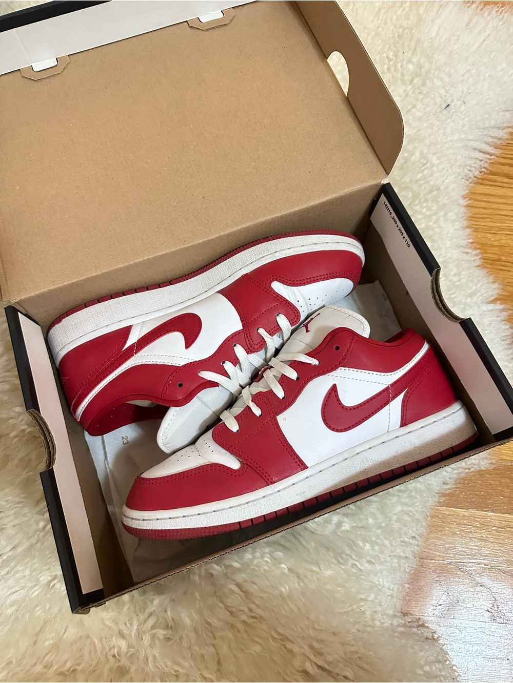 Nike Air Jordan 1 lows red Low-Top Sneakers in Red and White